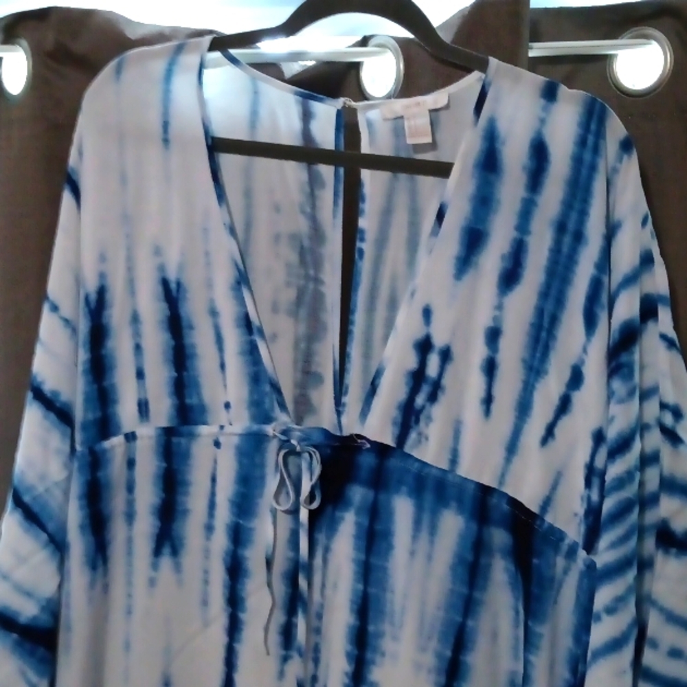 Forever 21 Caftan/Coverup size Medium, Blue and White